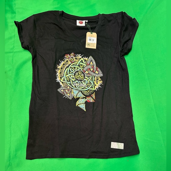 NWT Irish Celtic Motif 100% Cotton V-neck Women’s T-shirt. Color Black. Size XL. - Picture 3 of 8